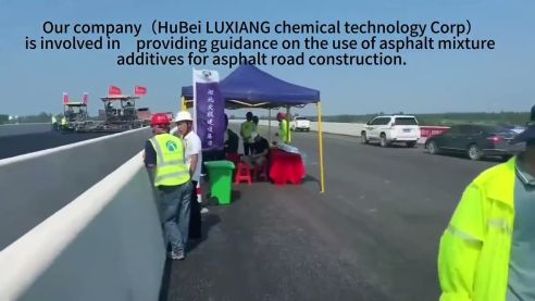 Floc lignin fiber for high-performance asphalt enhancements